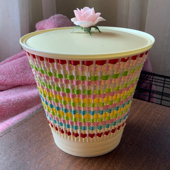 Vtg 50s Woven Plastic Vanity Curler Hair Roller Basket Pink Rose Hong Kong - Picture 1 of 6